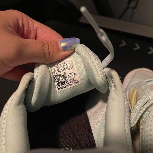 Adidas shoes - Picture 2 of 5